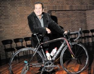 Lucho Herrera Se Monto Otra Vez A La Bicicleta Universidad Autonoma De Bucaramanga Unab